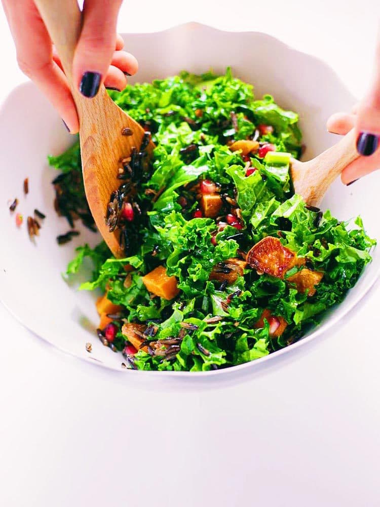 Kale & Wild Rice Autumn Salad with Lemon Herb Dressing - Easy, healthy salad to help get into the Fall spirit! Get the recipe HERE: asimplepalate.com